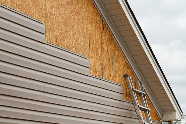Professional Siding Contractor technician working in DeBary, FL